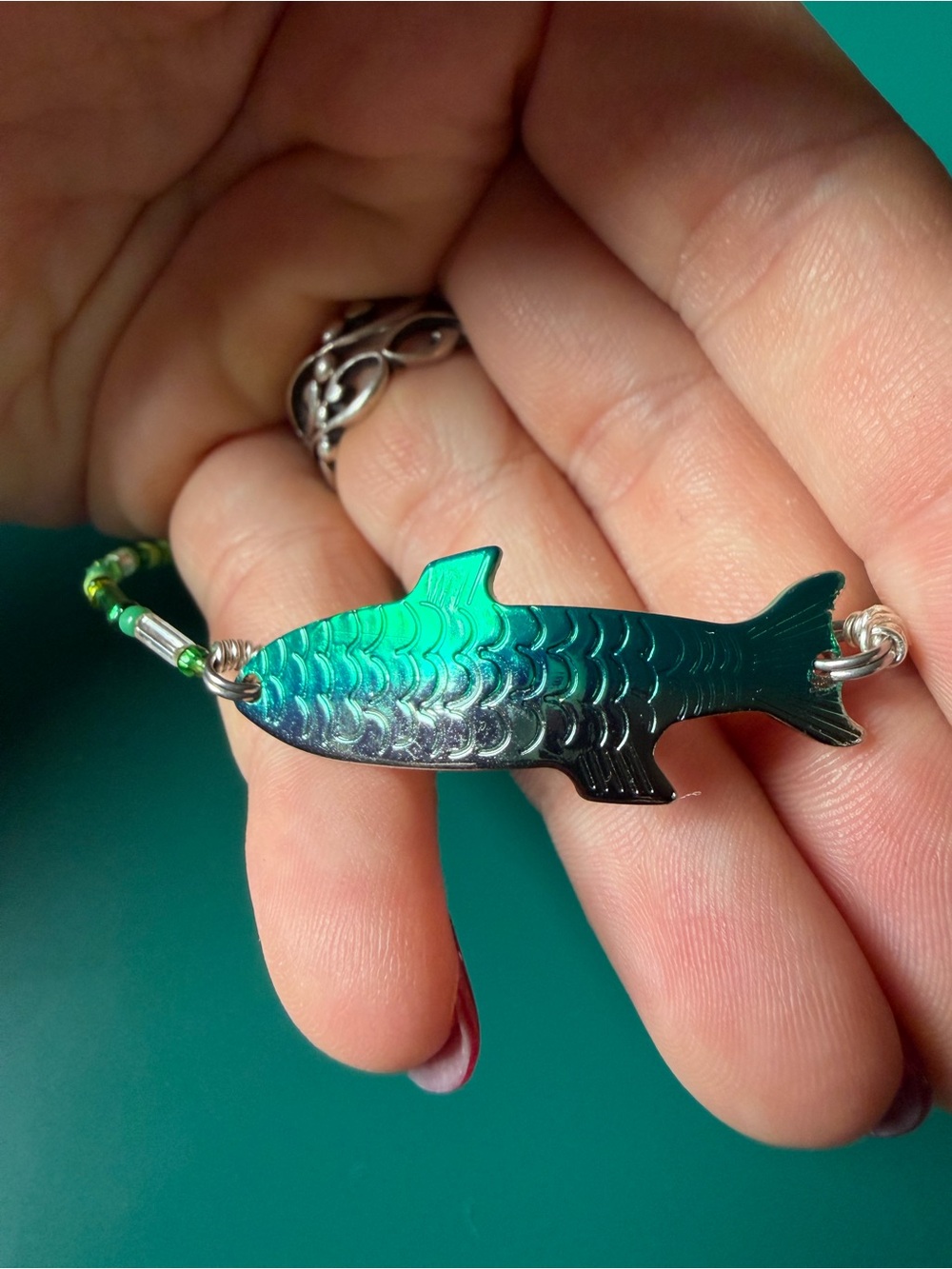 Green Fish Charm Beaded Bracelet - - Picture 2 of 2